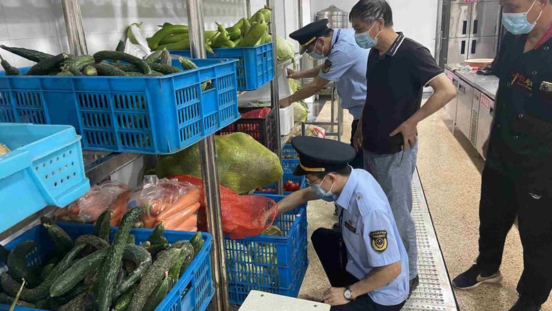 肉汤：选用鸡精